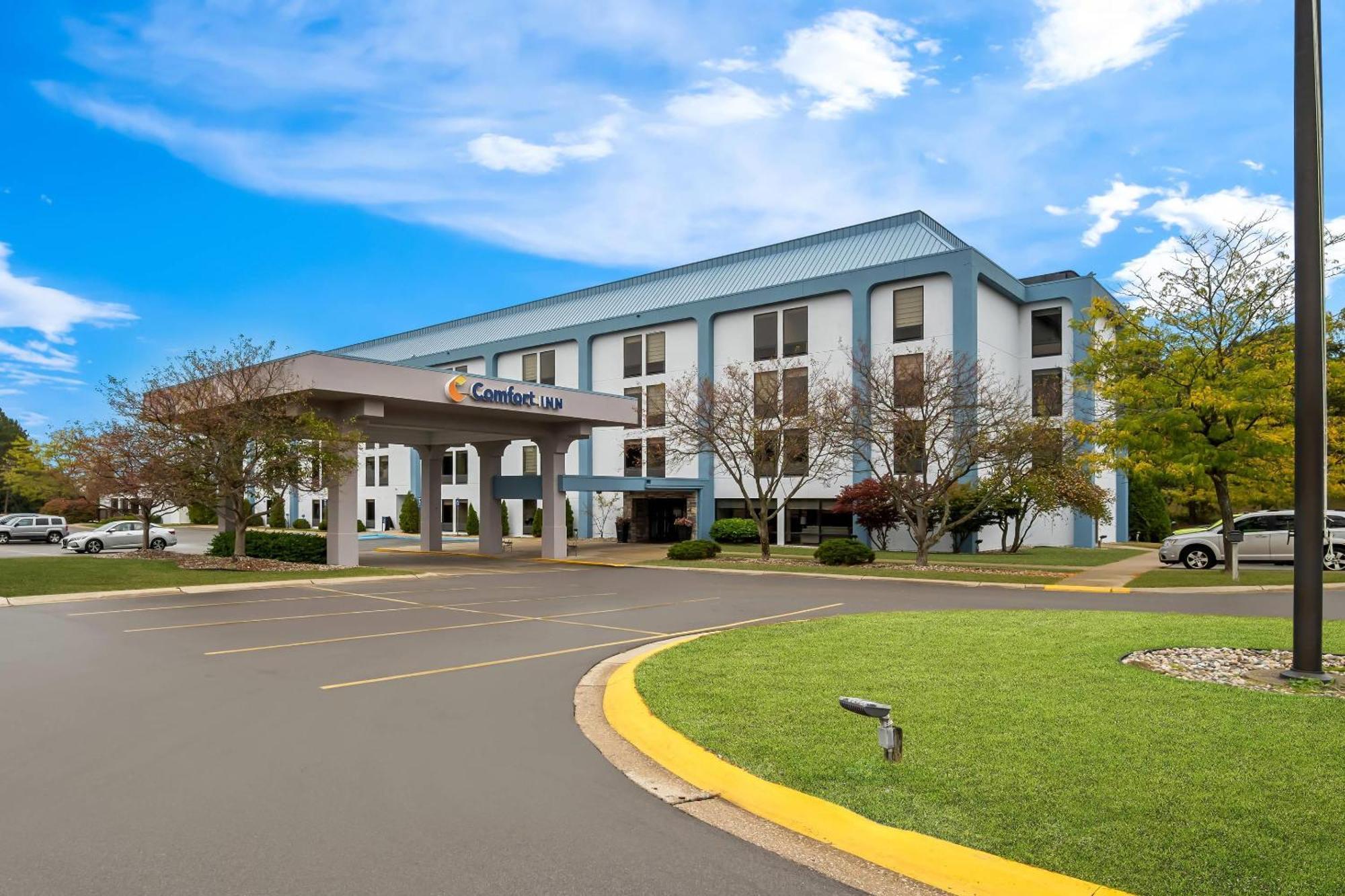 Comfort Inn Cadillac Exterior photo
